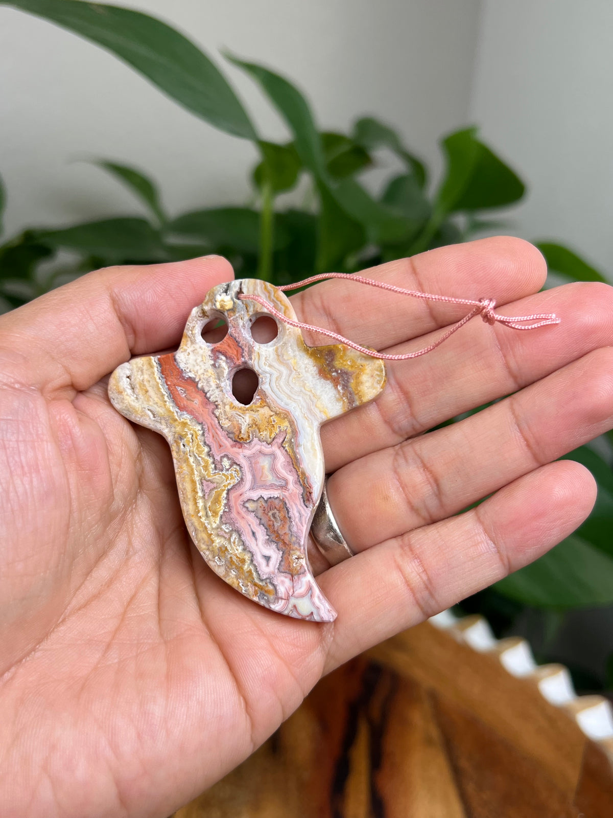 Crazy Lace Agate Ornament Ghost: BK