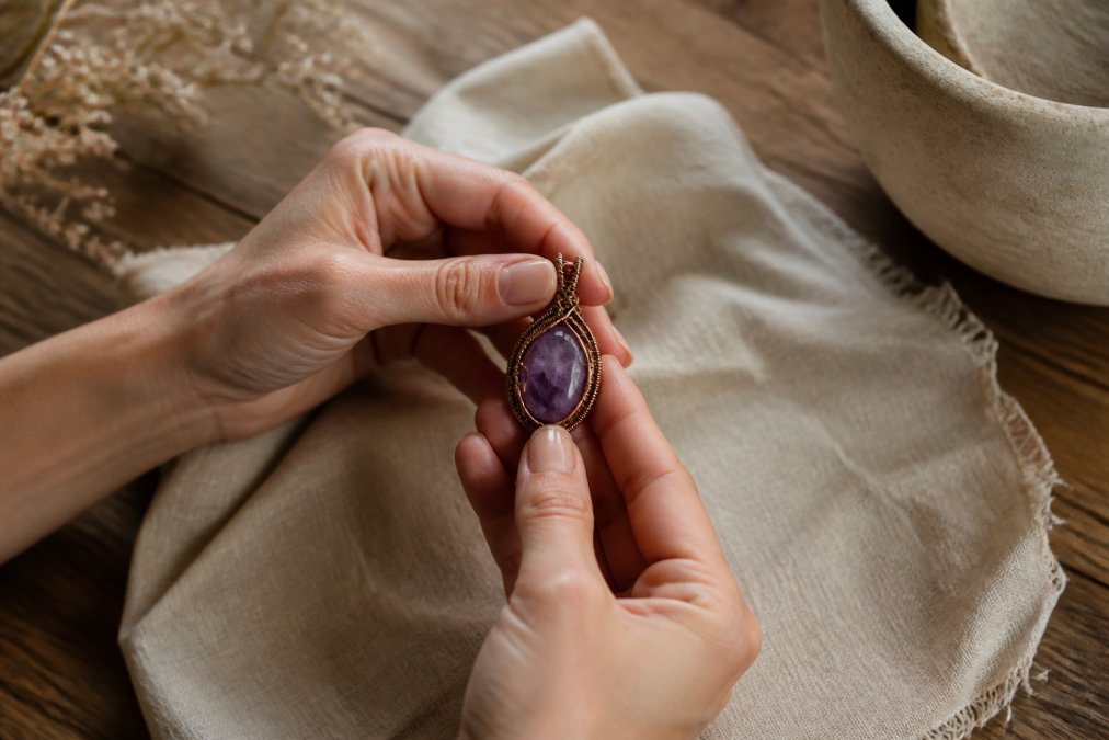 Buy Artisan Carved Cabochon Jewelry: A Guide
