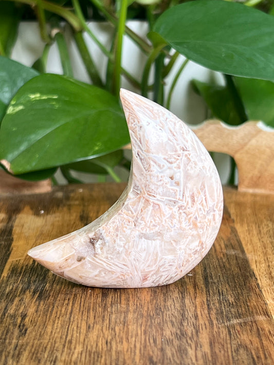Tube Agate Self-Standing Moon: LC