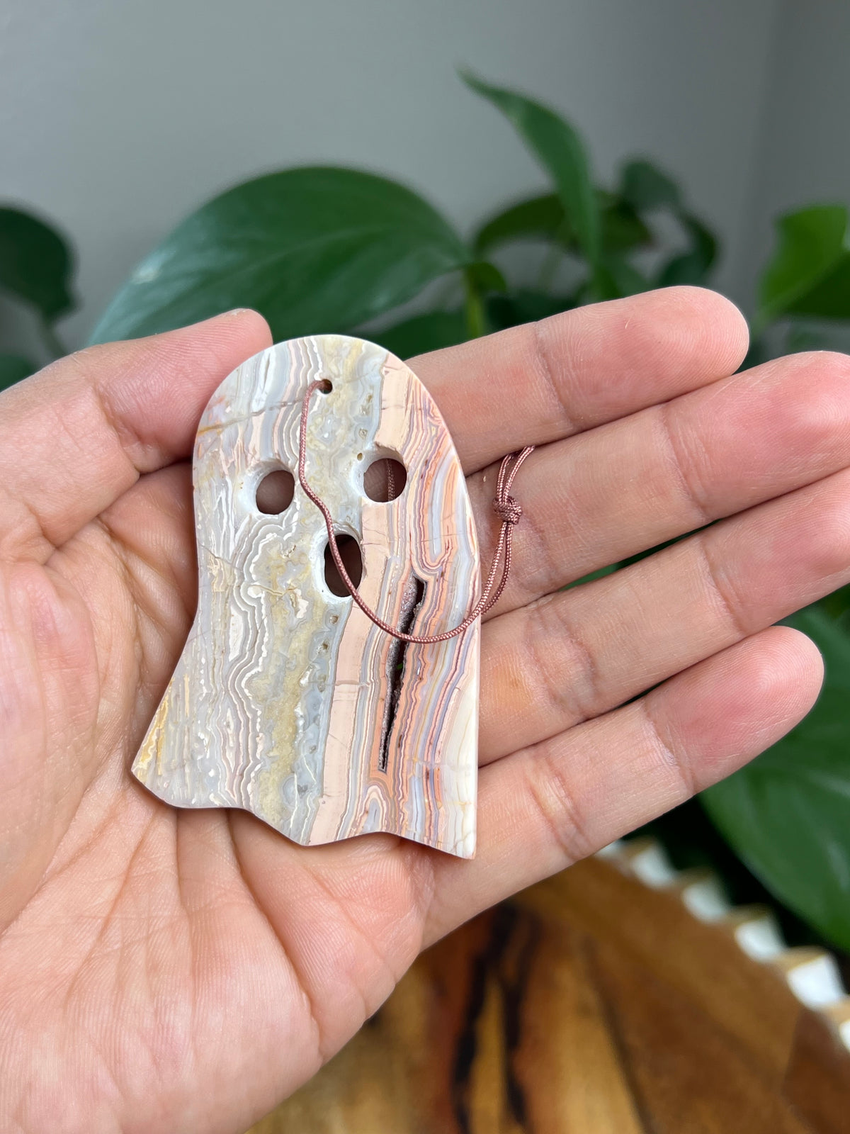 Crazy Lace Agate Ornament Ghost: KB