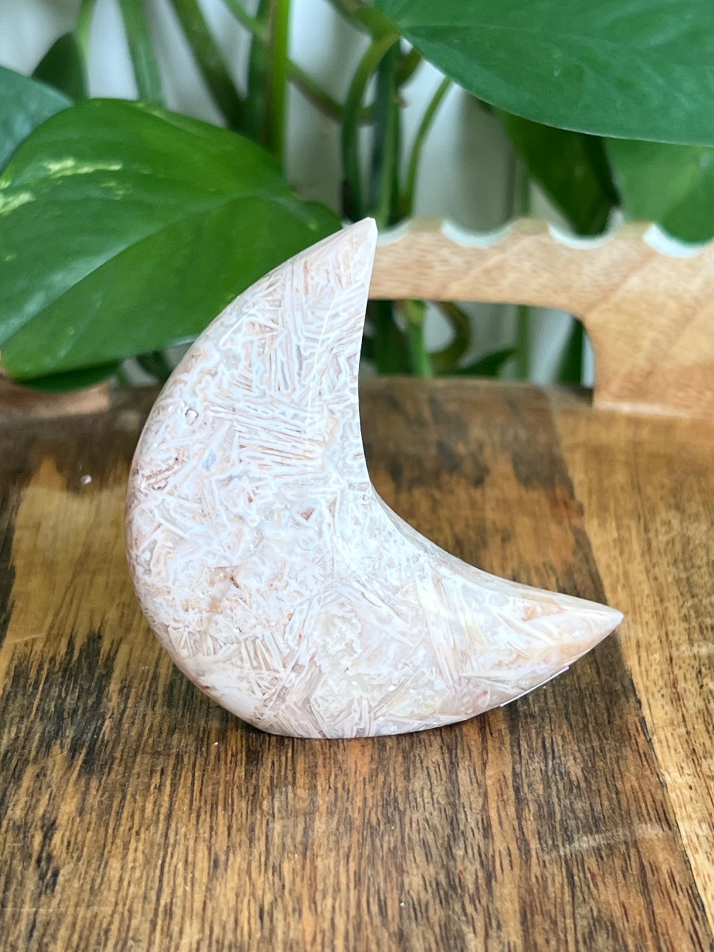 Tube Agate Self-Standing Moon: LC