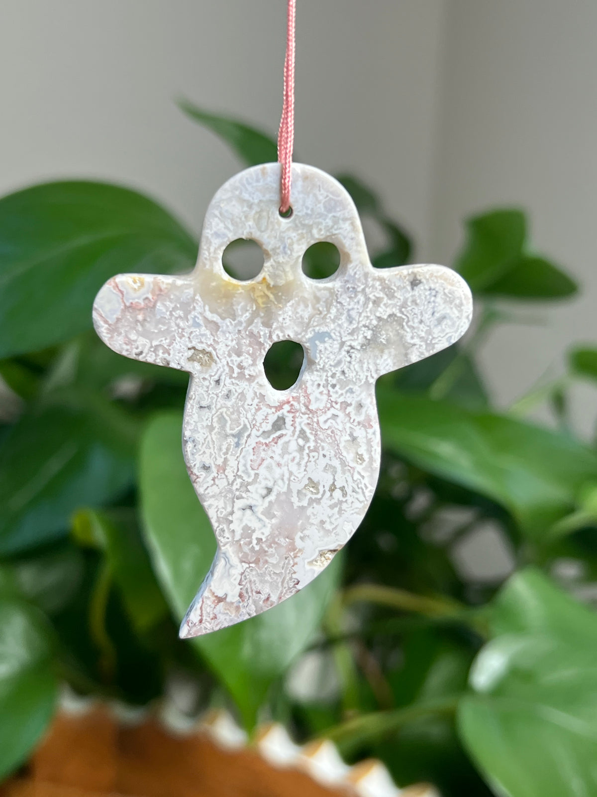 Sumatra Plume Agate Ornament Ghost: C
