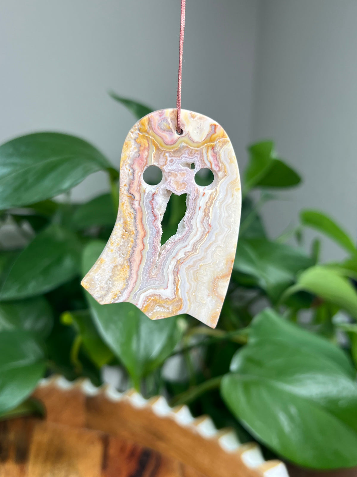 Crazy Lace Agate Ornament Ghost: DQ