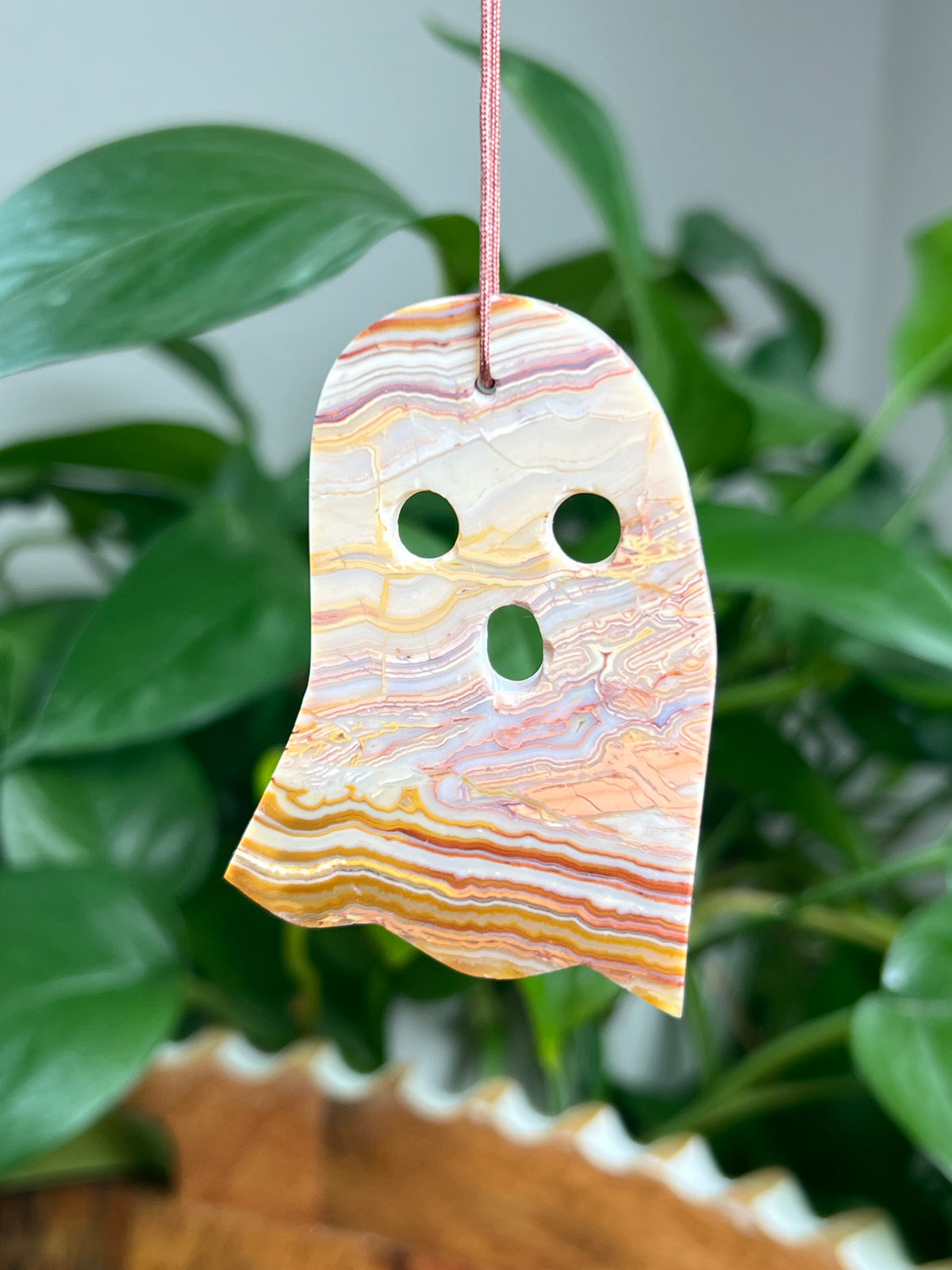 Crazy Lace Agate Ornament Ghost: DK