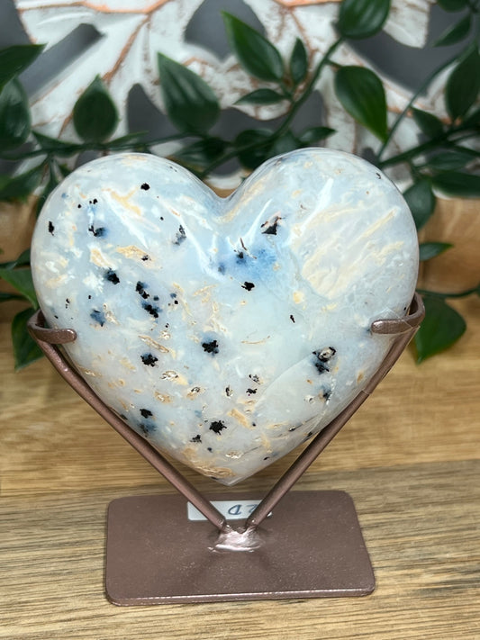 Dendritic Tiger Agate Heart