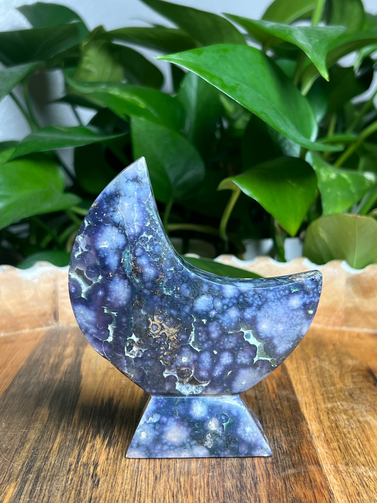Grape Agate Moon: Si