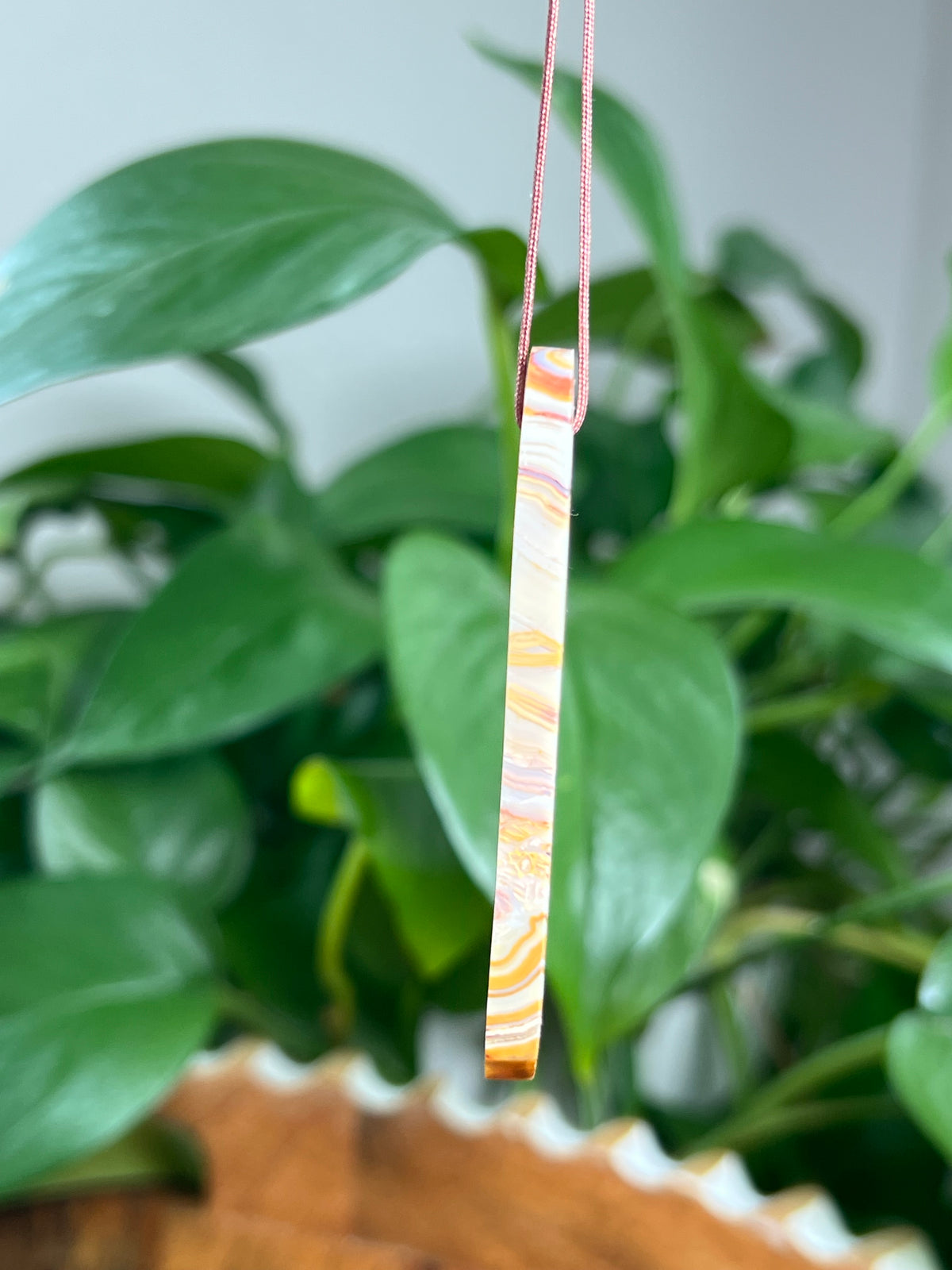 Crazy Lace Agate Ornament Ghost: DK