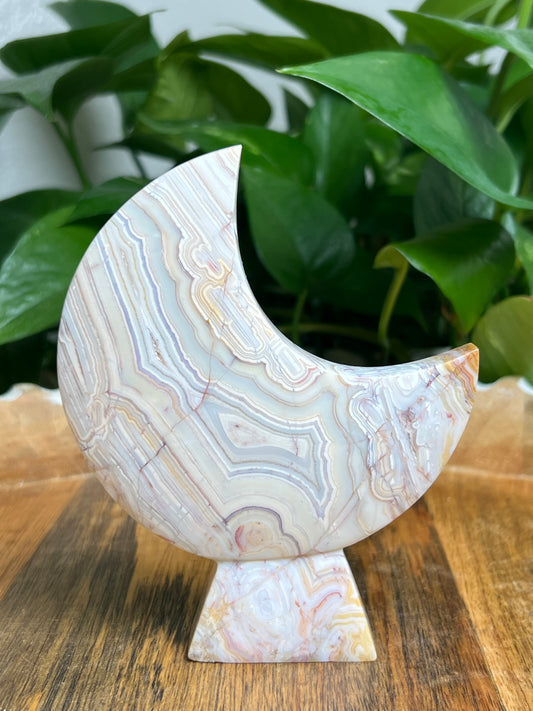Crazy Lace Agate Self Standing Moon: KD
