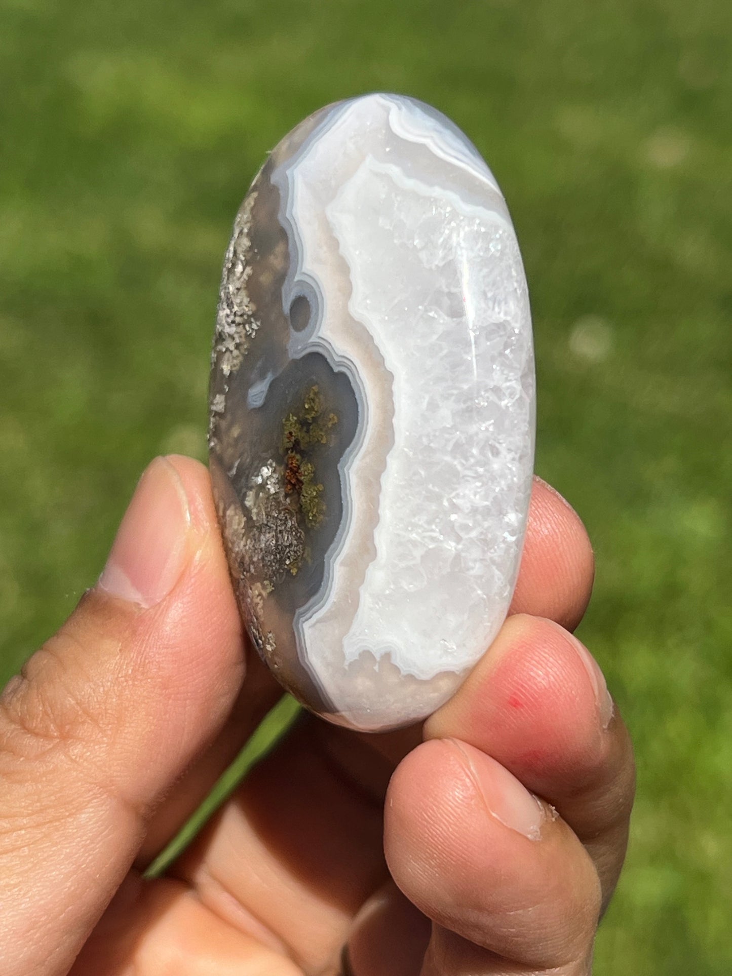Scenic Moss Agate Palmstone QC