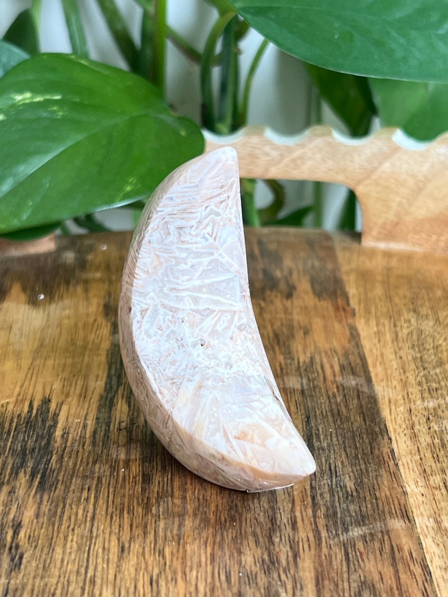 Tube Agate Self-Standing Moon: LC