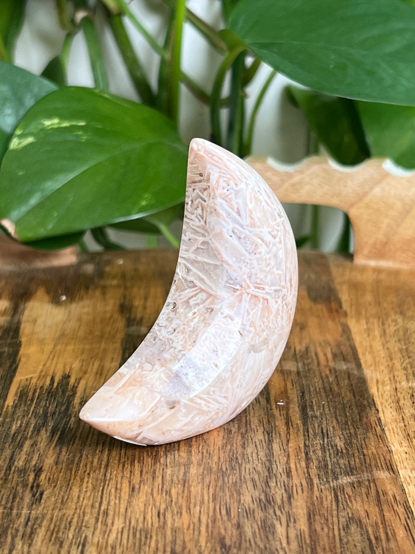 Tube Agate Self-Standing Moon: LC