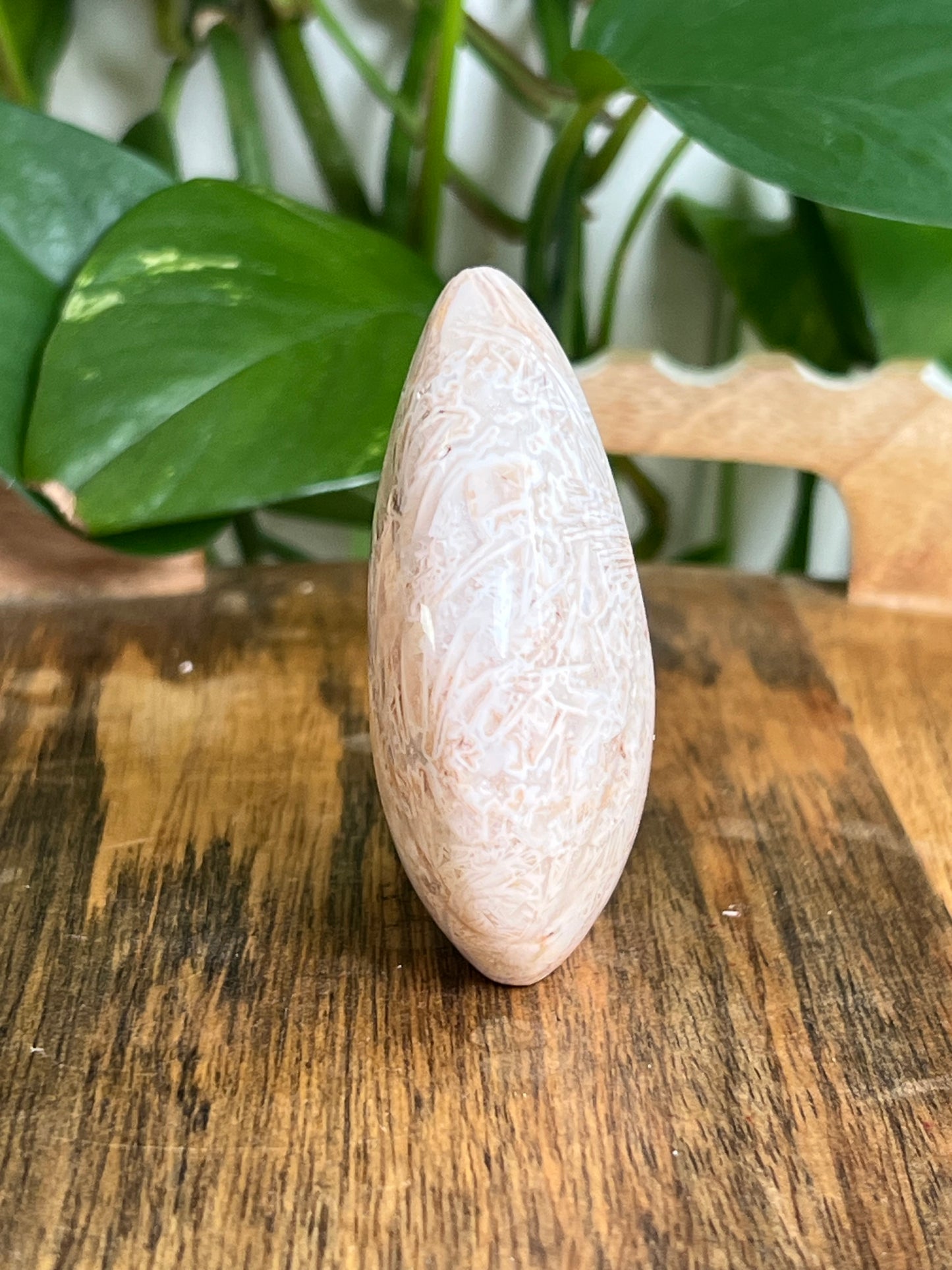 Tube Agate Self-Standing Moon: LC